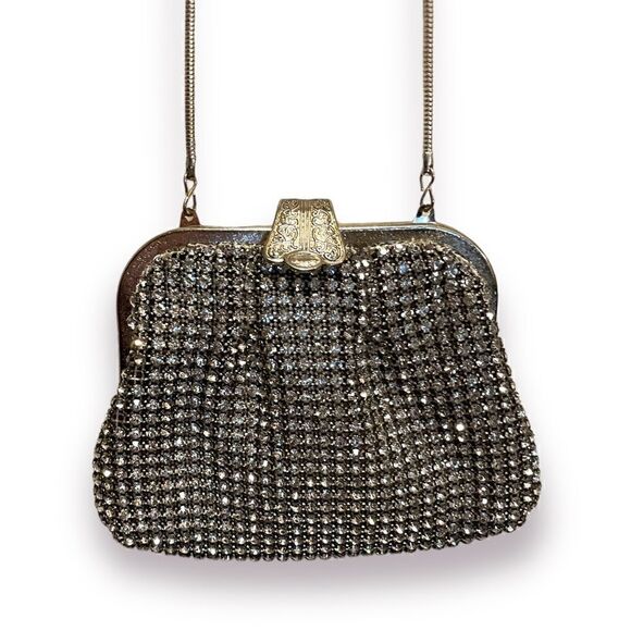 Vintage Crystal Clutch Made in Hong Kong 😍😍😍 - Picture 11 of 12